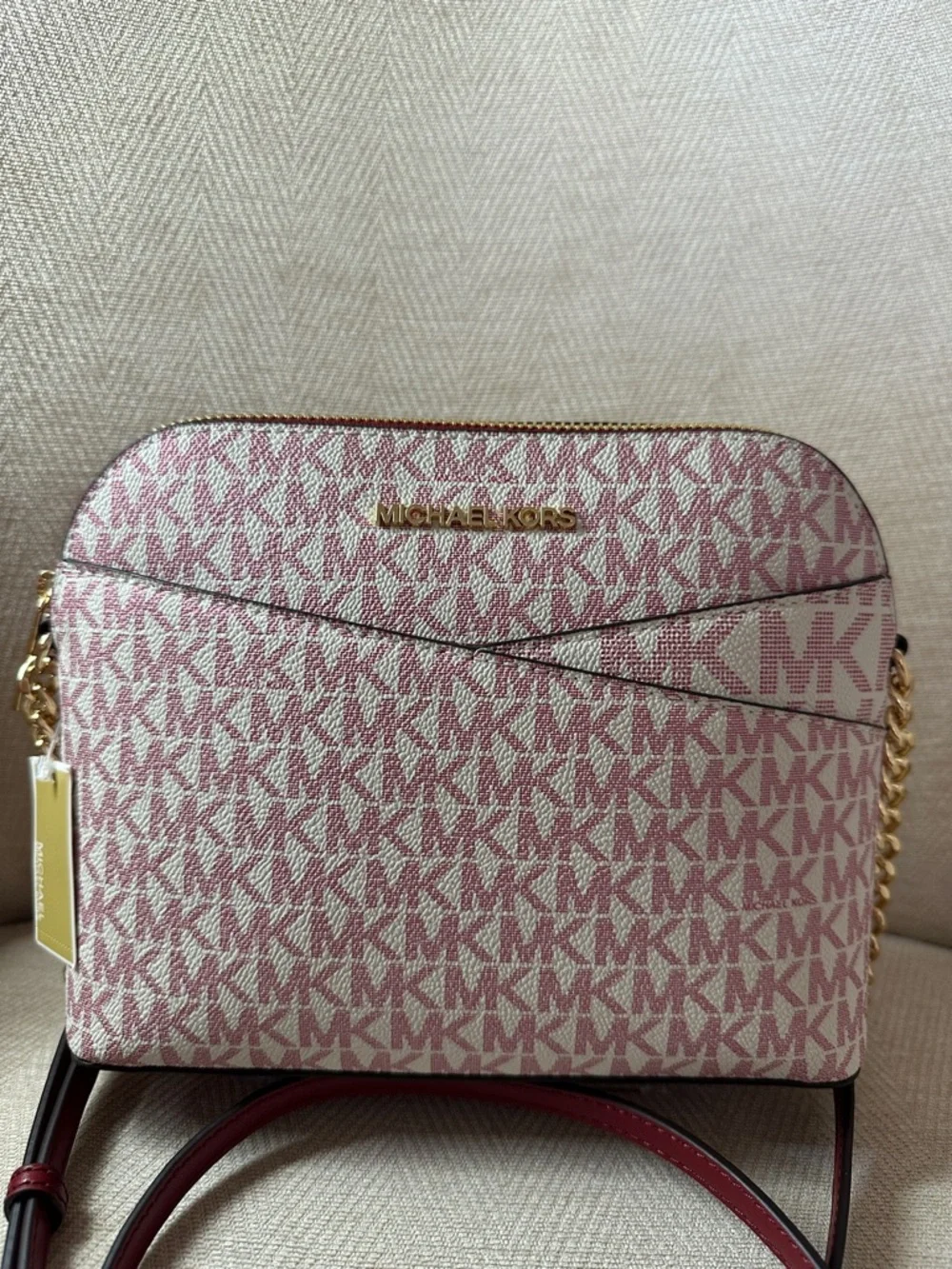 Michael Kors Wine and Pink Crossbody with Gold Chain Detail - Picture 2 of 10